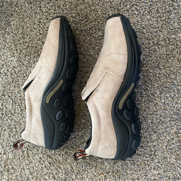 Men’s Merrill Tan slip on shoes size 7 - Picture 2 of 2
